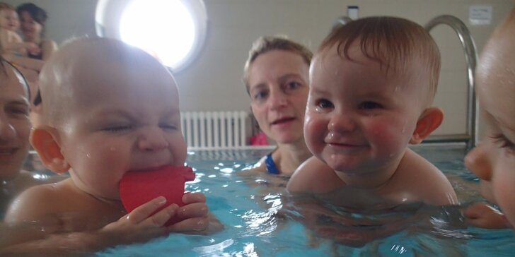 Kurz plavání pro kojence a batolata nebo jedna lekce plavání