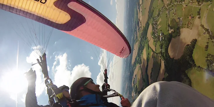 Tandem Paragliding se zkušeným pilotem na padákovém kluzáku