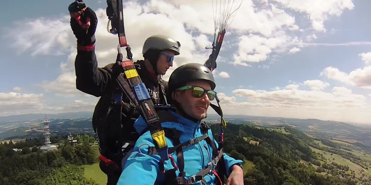Tandem Paragliding se zkušeným pilotem na padákovém kluzáku