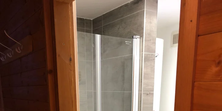 Koupelna v jedné z pronajímaných chat