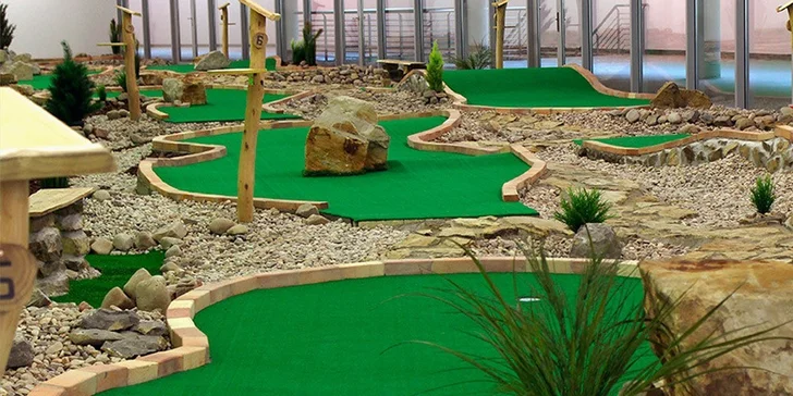 Celých 60 min adventure golfu v O2 Aréně pro 2 či rodinu
