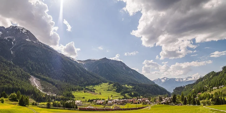 Jízda vyhlídkovým vlakem Bernina Express s možností ubytování v Davosu