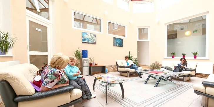 Oslnivý úsměv: Profesionální dentální hygiena s možností Air-Flow