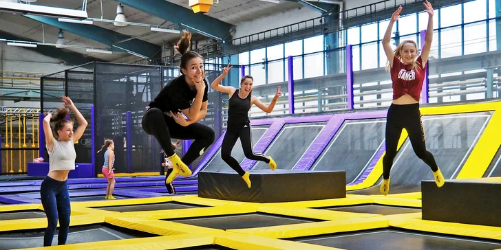 Zábavný JumpPark Brno: 1 nebo 2 hodiny hopsání, skákání a řádění na trampolínách