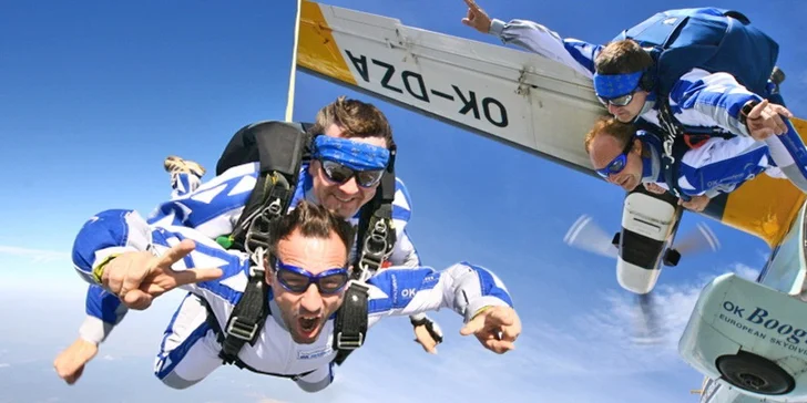 Tandemový seskok z výšky 4000 m včetně videa a foto