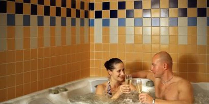 299 Kč za vstup do privátní vířivky v Hluboké nad Vltavou. Užijte si hodinu zaslouženého relaxu pro 2 osoby se slevou 50 %.
