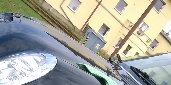 Vánoční čištění interiéru vozidla pěkně od podlahy