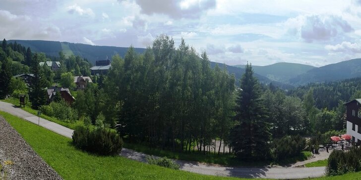 Odpočinek i lyžovačka: pobyt v hotelu s úžasným výhledem na Krkonoše