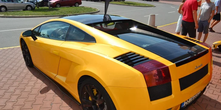 Jízda ve Ferrari nebo Lamborghini - palivo v ceně
