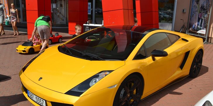 Jízda v novém Ferrari 458 Italia nebo v Lamborghini Gallardo vč. paliva