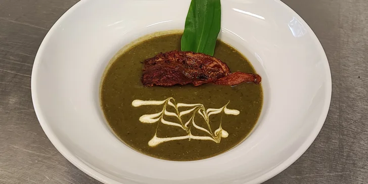Jídlo si vychutnáte v restauraci, nebo si můžete (za příplatek) objednat rozvoz.