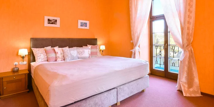 Ubytujete sa v historickej budove, kde kedysi bývali mestské kúpele. Dýchne tu na vás atmosféra starých elegantných čias.