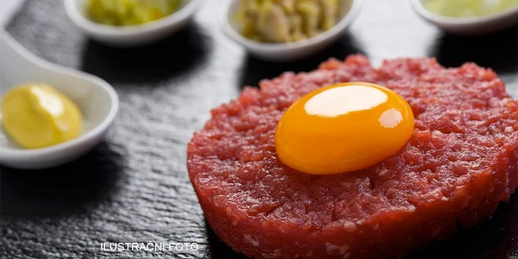 300g tatarák z pravé svíčkové a 10 topinek