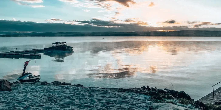 V areálu si můžete vyzkoušet i další aktivity – například kajaky, paddleboardy, šlapadla či skútry. 