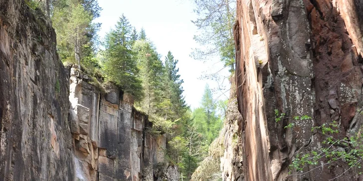 Své si tu najdou i milovníci adrenalinu na ferratách. 