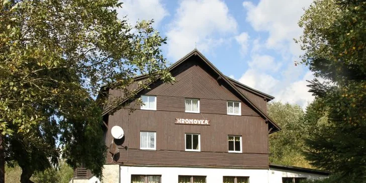 3 až 5 dní ve Špindlerově Mlýně pro dvě osoby. Sauna, 10x biliard, dítě do 6 let zdarma, polopenze i vyhlášená domácí kuchyně Hotelu Hromovka.