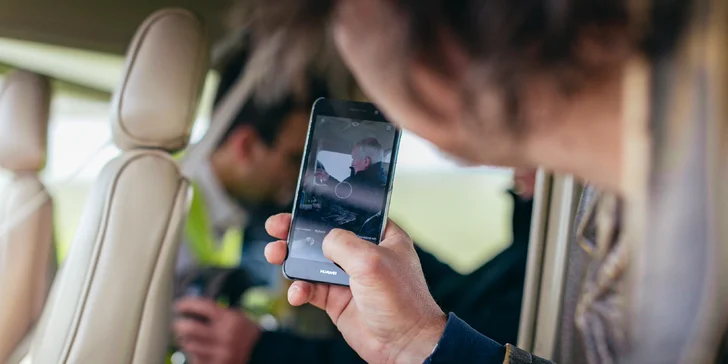 Zkušený pilot vám vše vysvětlí, seznámí vás s letadlem a bude vám k dispozici po celou dobu – můžete se kdykoliv ptát na cokoliv, co vás bude zajímat. 