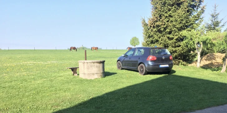Můžete využít možnost bezplatného parkování na trávě.