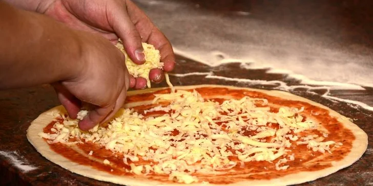 2x pizza dle vlastního výběru v pizzerii Toscana
