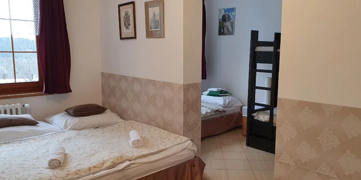 Mají tu připravené i pokoje pro větší rodiny. Přistýlky jsou formou přidaných lůžek, nebo paland.