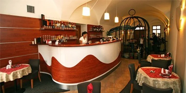 Dva gyrosy z vepřové panenky v restauraci a jazzovém klubu Satchmo