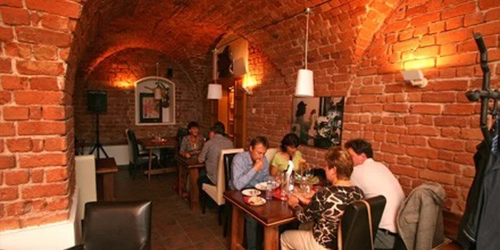 Dva gyrosy z vepřové panenky v restauraci a jazzovém klubu Satchmo
