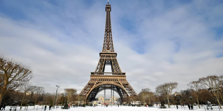 Vystoupáte na Eiffelovu věž, pojedete do Versailles, navštívíte Louvre, projdete se po Montmarteru... Zkrátka si Paříž užijete naplno. 