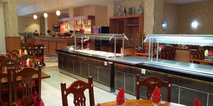 120 minut grilování a bohatý bufet ve stylu "sněz, kolik sníš"