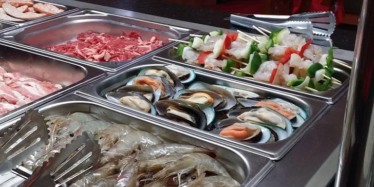 All you can eat pro dva – 120 minut grilování přímo na stole a bohatý bufet