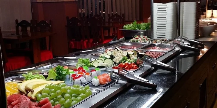 All you can eat pro dva – 120 minut grilování přímo na stole a bohatý bufet