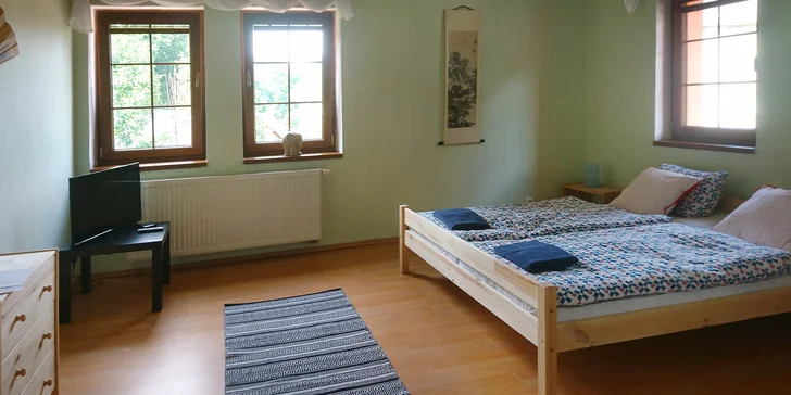 Připravený pro vás bude příjemně zařízený pokojík pro dva, kam se ale bez problémů vejdete i s malým capartem. 