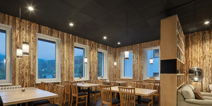 Zajištěnou máte také polopenzi v hotelové restauraci, která se nachází ve 3. patře. 