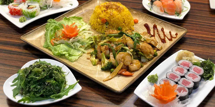 Pestré sety sushi o 19–61 ks i s polévkou z lososa a mořských řas či restovanými krevetami