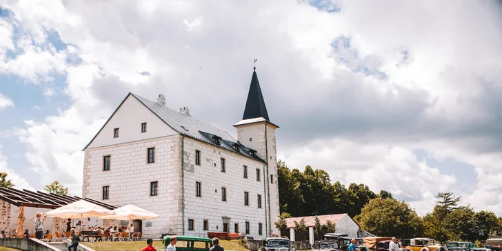 Muzeum autíček se nachází na zámku Příseka.