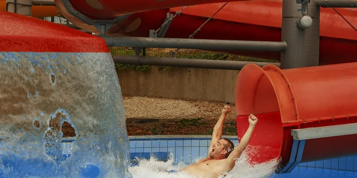 Určitě se nechte strhnout k dovádění na tobogánu – je to vážně jízda!