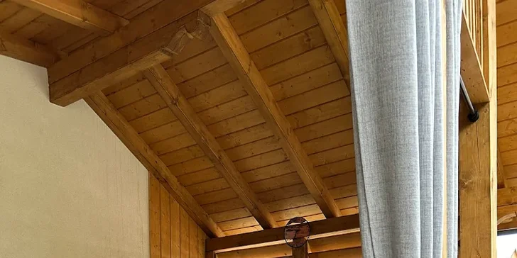 Ponořte se do bublinek ve vířivce a užijte si ničím nerušené chvíle v naprostém soukromí.