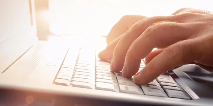 Online kurz psaní všemi deseti na klávesnici