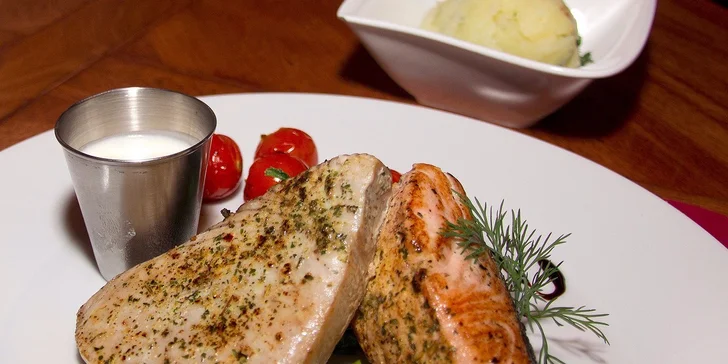 3chodové menu pro dva s rybím či vepřovým steakem dle výběru