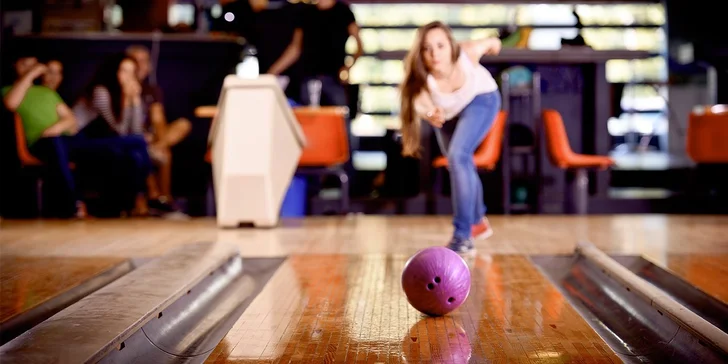 Hodina bowlingu pro partu až 8 hráčů