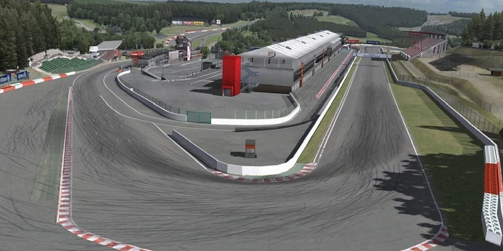 Realistický závodní simulátor iRacing