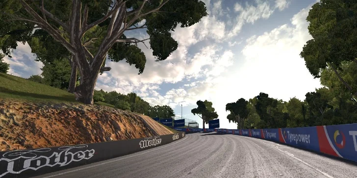 Realistický závodní simulátor iRacing