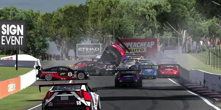 Realistický závodní simulátor iRacing