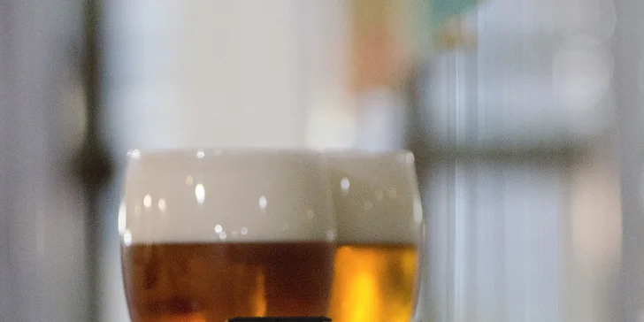 1,5 kg křídel a 3 piva lokomotivou až na váš stůl