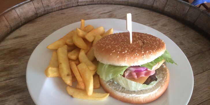 Šenkovský burger s hranolky pro 1 nebo 2 osoby