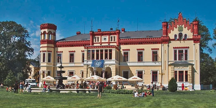 Romantický pobyt pro dva na zámku Mostov s neomezeným wellness