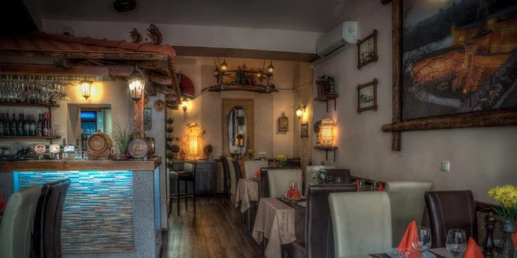 Maxi pljeskavice „Pobednik“ pro dva v balkánské restauraci Singidunum