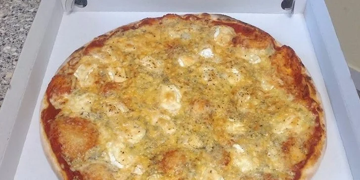 2x pizza (32 cm) s sebou