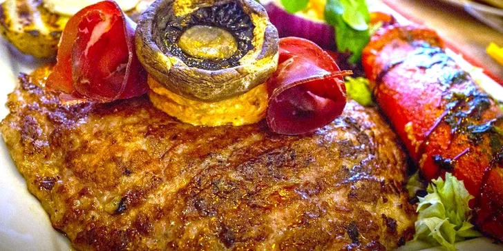 Maxi pljeskavice „Pobednik“ pro dva v balkánské restauraci Singidunum