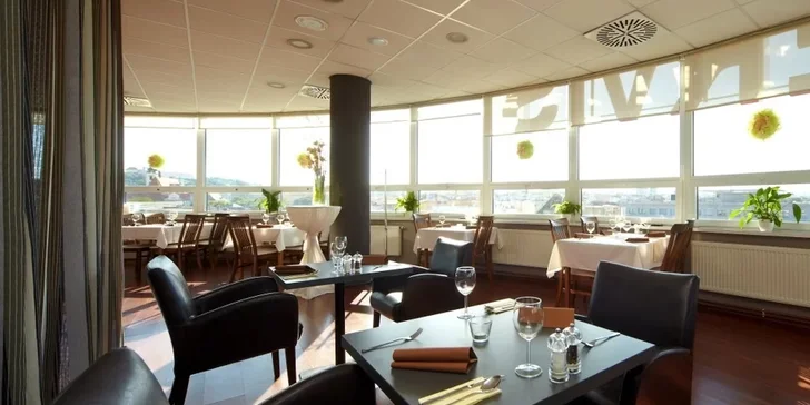 Moderní degustační menu: kachní prso s řasou Nori i telecí tataráček