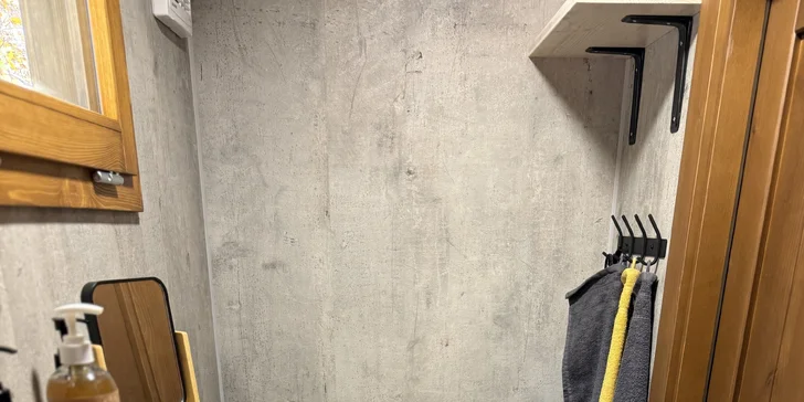 Budete tady mít připravenou i biokosmetiku (mýdlo, sprchový gel, šampon), ručníky, osušky a povlečení.
